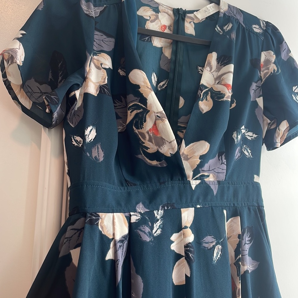 ASTR Romper Size Small Worn a couple times in great condition - Picture 2 of 4